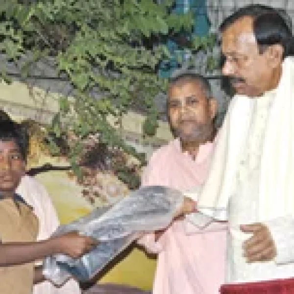 Free-Distribution-of-Cloths-1